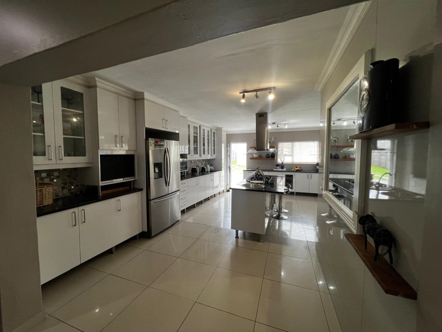 8 Bedroom Property for Sale in Abbotsford Eastern Cape